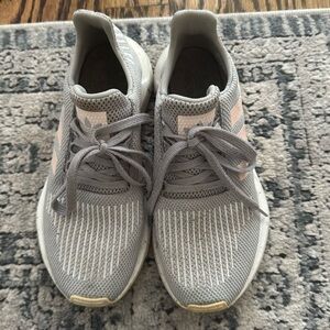 Adidas Swift Sneaker